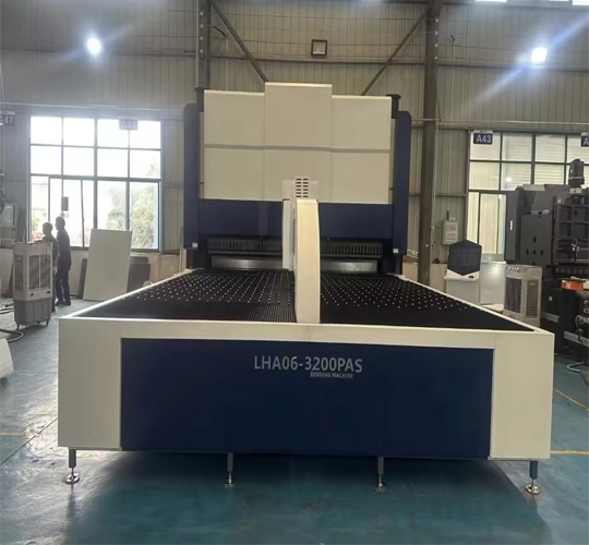 Was sind die Vorteile der Verwendung einer Biege maschine für die Blech verarbeitung?