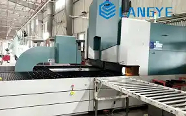 LANGYE-Panel Bender Der dickste kann 3mm Kohlenstoffs tahl und 2mm Edelstahl gebiegen werden