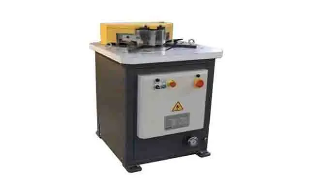 Was ist die maximale Dicke und Größe des Materials, das gekämmt werden kann?
